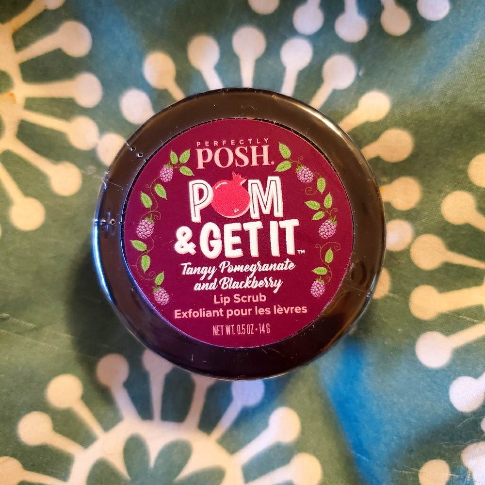 Perfectly posh lip scrub